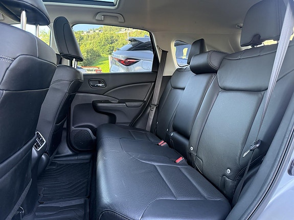 Honda CR-V 12 of 29