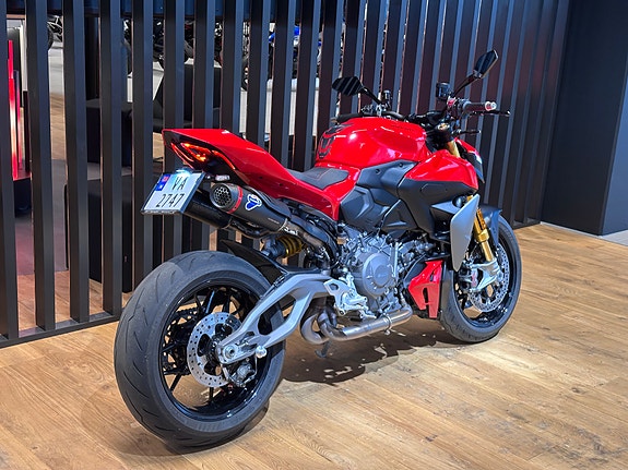 Ducati Streetfighter V2 S - Mye utstyr! 3 of 17