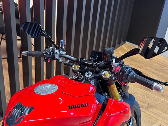 Ducati Streetfighter V2 S - Mye utstyr! 12 of 17