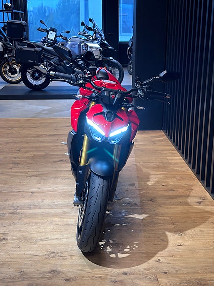 Ducati Streetfighter V2 S - Mye utstyr! 4 of 17