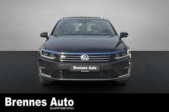 Volkswagen Passat 2 of 24
