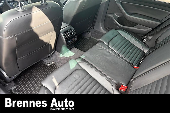 Volkswagen Passat 13 of 24