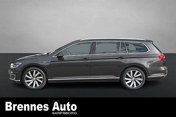 Volkswagen Passat 4 of 24
