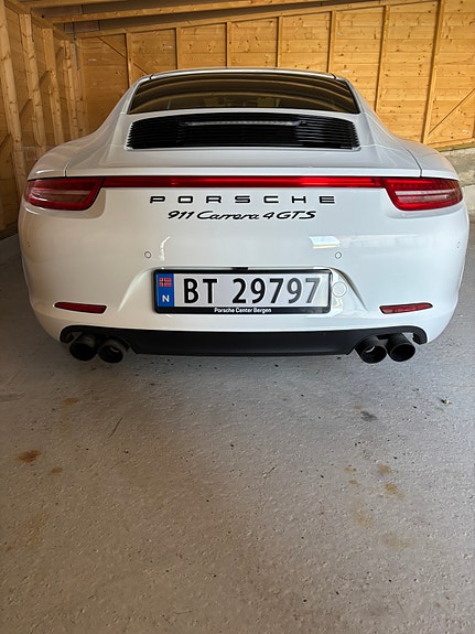 Porsche 911 Carrera GTS 5 of 17