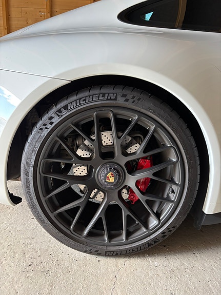 Porsche 911 Carrera GTS 7 of 17