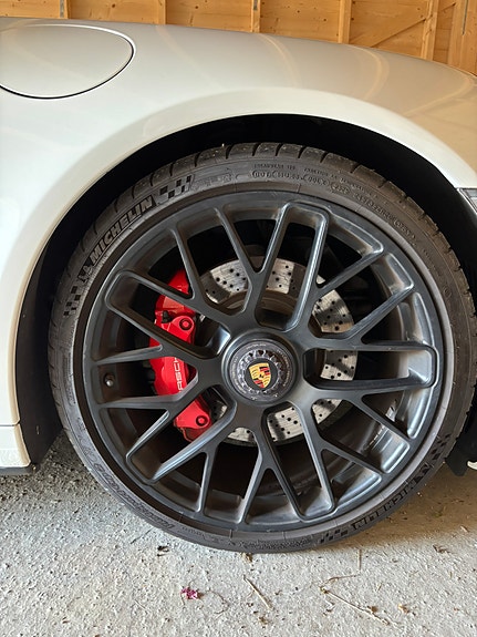Porsche 911 Carrera GTS 6 of 17