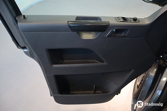 Volkswagen Caravelle 10 of 10