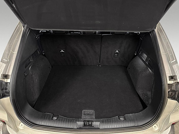 Ford Kuga 10 of 16