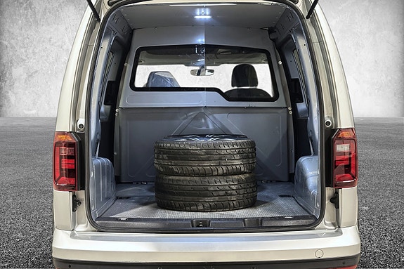 Volkswagen Caddy Alltrack 21 of 30