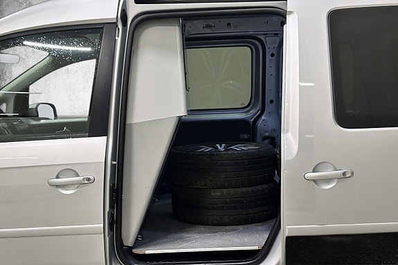 Volkswagen Caddy Alltrack 19 of 30