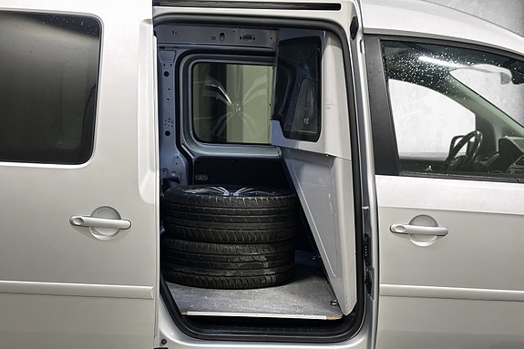 Volkswagen Caddy Alltrack 23 of 30