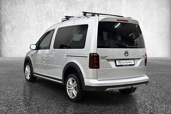 Volkswagen Caddy Alltrack 8 of 30