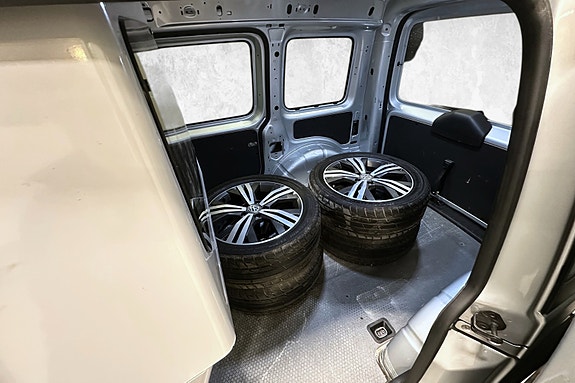 Volkswagen Caddy Alltrack 20 of 30
