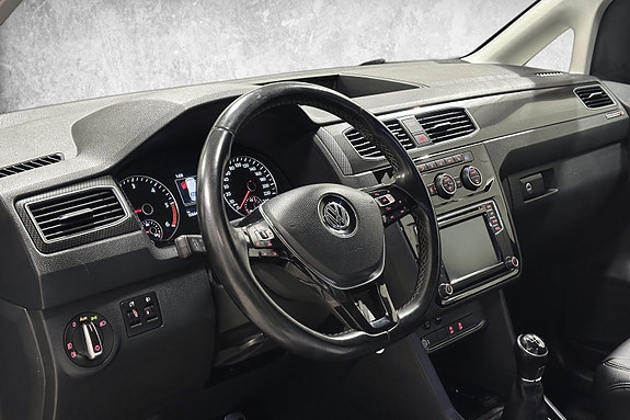 Volkswagen Caddy Alltrack 24 of 30