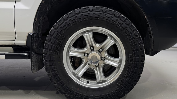 Toyota Land Cruiser 4 of 19