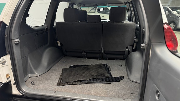 Toyota Land Cruiser 8 of 19