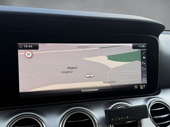 Mercedes-Benz E220 d 25 of 30