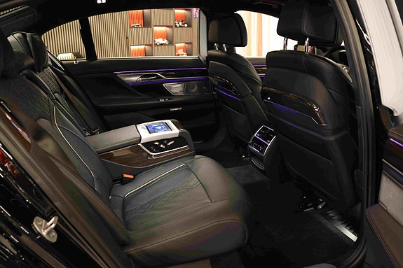 BMW 740Le 15 of 30