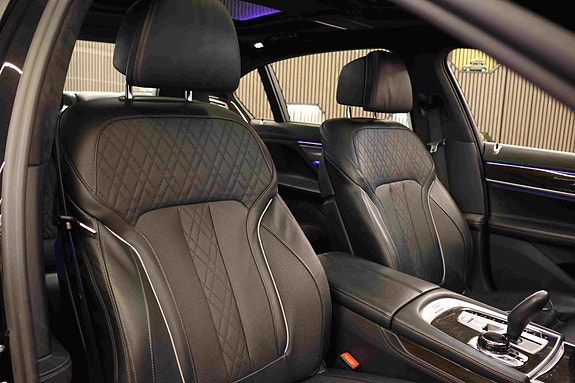 BMW 740Le 14 of 30