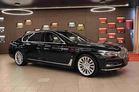 BMW 740Le 2 of 30