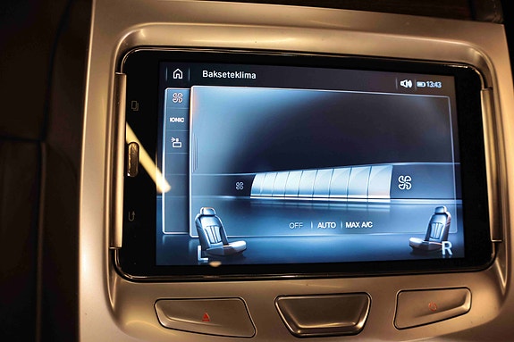 BMW 740Le 26 of 30