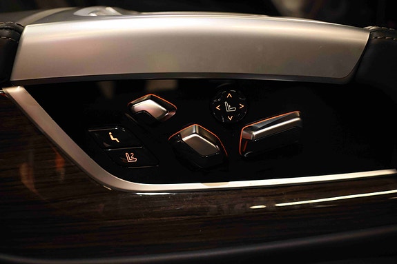 BMW 740Le 18 of 30