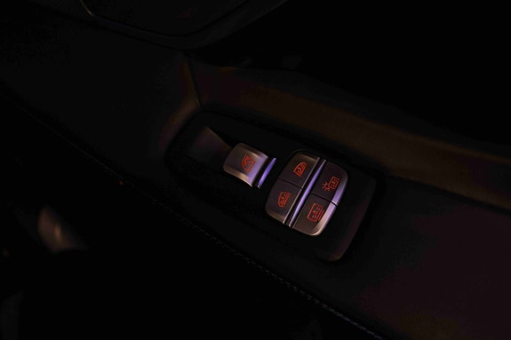 BMW 740Le 28 of 30