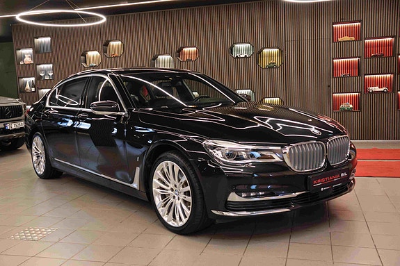 BMW 740Le 3 of 30