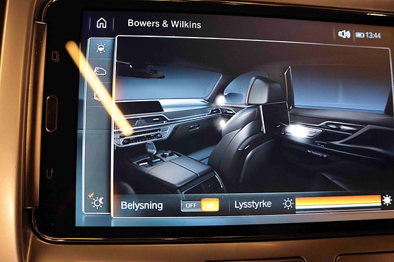 BMW 740Le 29 of 30