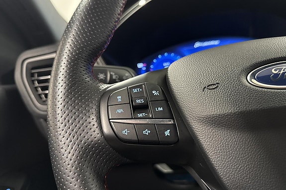 Ford Kuga 14 of 22