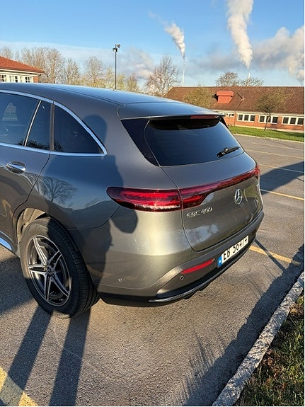 Mercedes-Benz EQC400 3 of 7