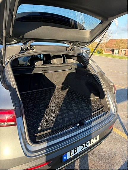 Mercedes-Benz EQC400 5 of 7