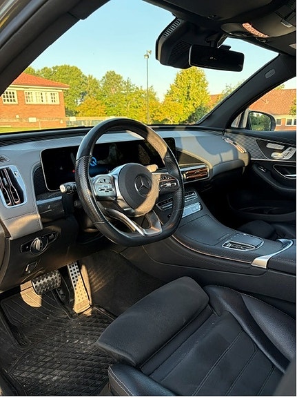 Mercedes-Benz EQC400 6 of 7