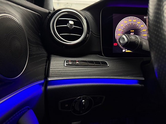 Mercedes-Benz E300 e 25 of 30