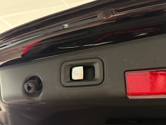 Mercedes-Benz E300 e 11 of 30