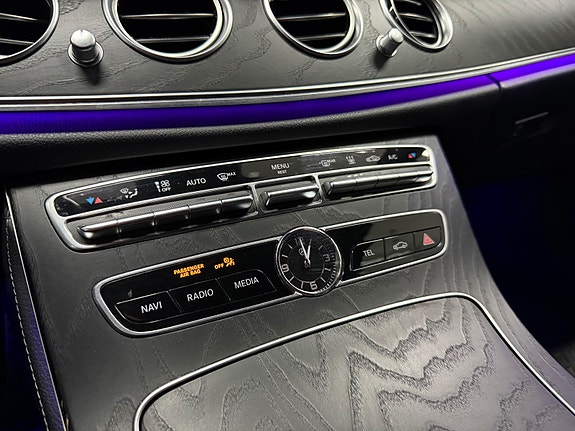 Mercedes-Benz E300 e 30 of 30