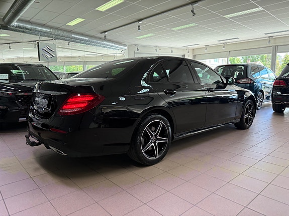 Mercedes-Benz E300 e 8 of 30