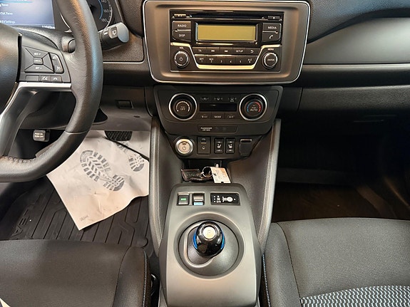 Nissan Leaf 15 of 30