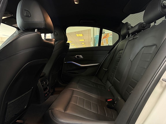 BMW 320d 18 of 30