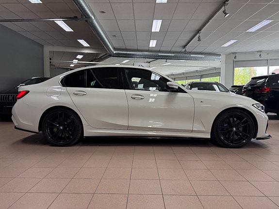 BMW 320d 9 of 30