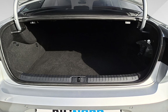 Volkswagen Passat 7 of 18