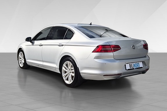 Volkswagen Passat 4 of 18