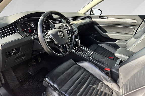 Volkswagen Passat 11 of 18