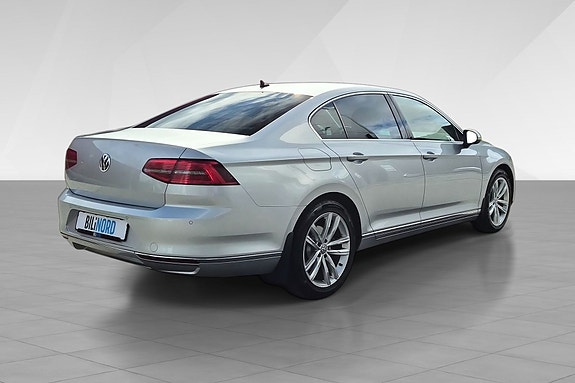 Volkswagen Passat 6 of 18