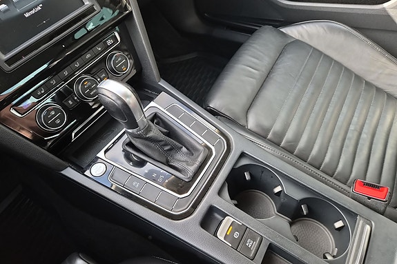 Volkswagen Passat 16 of 18
