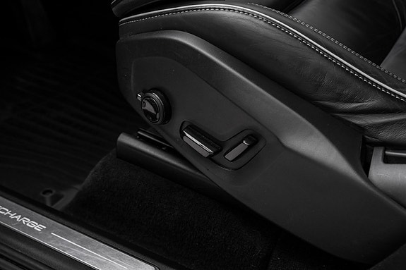 Volvo XC90 14 of 30