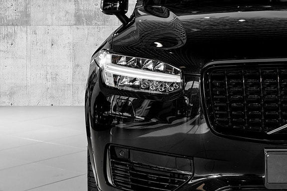 Volvo XC90 2 of 30