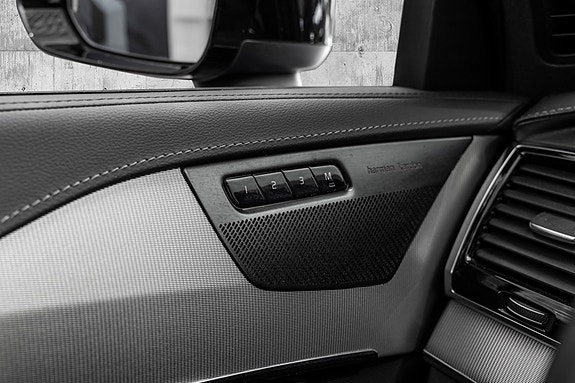 Volvo XC90 13 of 30