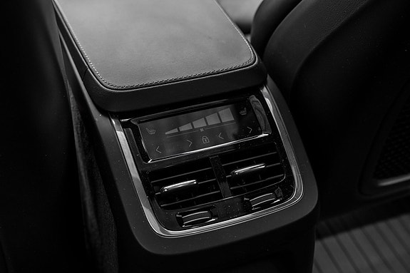 Volvo XC90 17 of 30