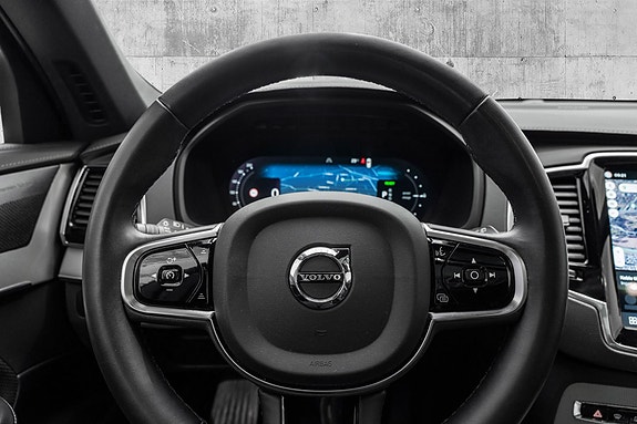 Volvo XC90 19 of 30